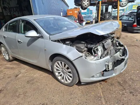 Opel Insignia 1.6 T Cosmo voor onderdelen