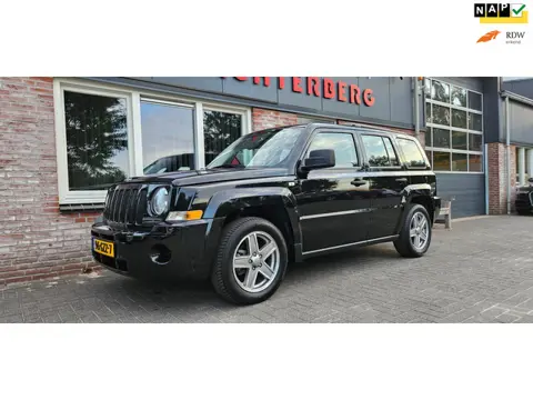 Jeep Patriot 2.4 Sport Adventure Trekhaak! 4WD! Airco! NAP! Schuif/Kanteldak! 170PK!