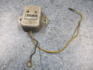 SPANNINGSREGELAAR Suzuki GS 550 1977 - 1978 / 1979 - 1980