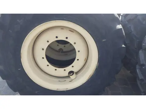 Goodyear 17.5-25 tires 2 pieces on rim