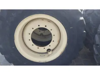 Goodyear 17.5-25 tires 2 pieces on rim