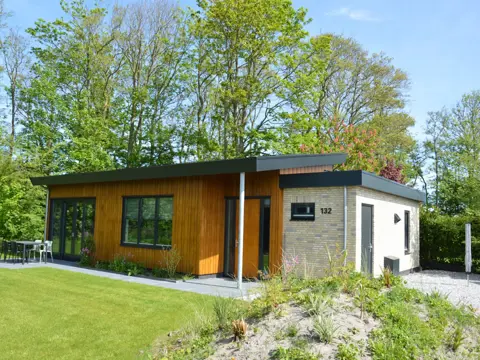Vrijstaande bungalow in het groen op een rustige parkje