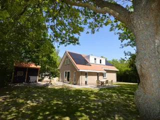Mooi gelegen vakantiehuis met privacy in het bos nabij De Koog