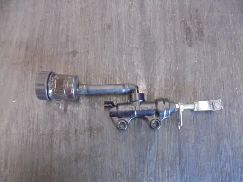 REMPOMP ACHTER Triumph Trident 660 2021 - 2023