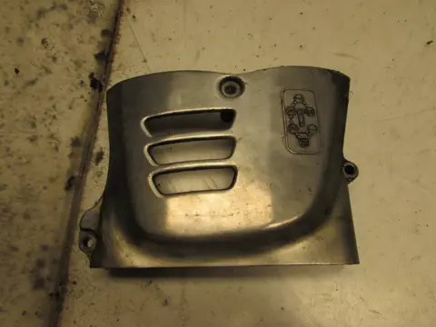 MOTORBLOKDEKSEL VOORTANDWIEL Suzuki GN 250 1970 - 2012