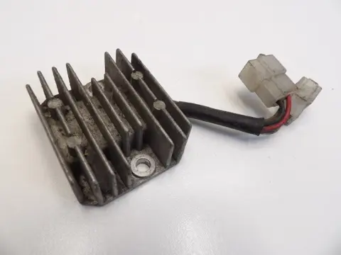 SPANNINGSREGELAAR Yamaha XT 550 1981 - 1982