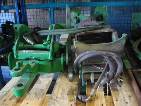 Hitch Pick-up hitch John Deere