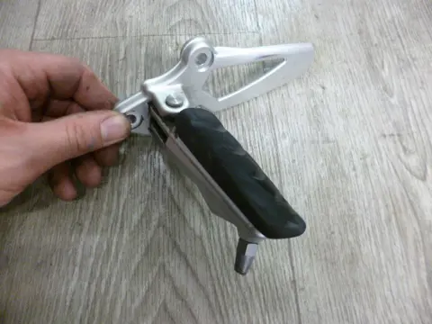 LINKER SCHETSPLAAT BMW R 1200 R 2011 2011 - 2014