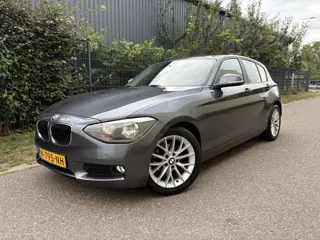 BMW 1-serie 116i Business+ / 5-DEURS / AIRCO / NAVI / STOELVERWARMING