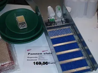 Sluisbox plus een Goudpannen Set. Metaaldetector