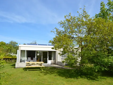 Rustig gelegen vrijstaande bungalow met ruime tuin