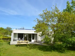 Rustig gelegen vrijstaande bungalow met ruime tuin