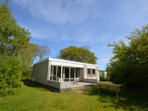 Rustig gelegen vrijstaande bungalow met ruime tuin