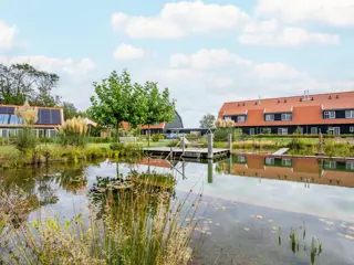 Luxe villa met 18 hotelkamers landelijk gelegen aan de rand van Den Burg