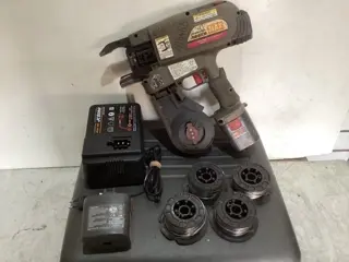 Vlechtmachine op accu MAX RB655