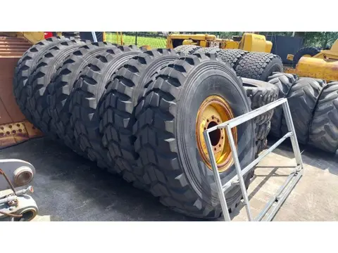 Bridgestone 6X 16.00 - 24 tires on Cat rim / 90% thread / Cat 14H