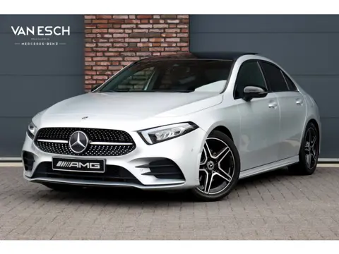 Mercedes-Benz A-Klasse 200 Business Solution AMG | Panoramadak | Camera | Night Pakket | High Perfor