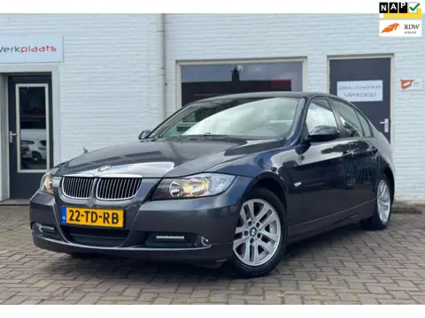 BMW 3-serie 318i High Executive AUTOMAAT