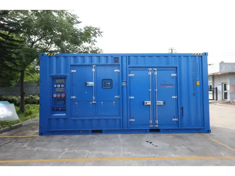 Cummins KTA 38 G5 Leroy Somer 1250 kVA Silent generatorset in 20 ft container New !