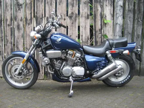 HONDA VF 700 C SUPERMAGNA 1987