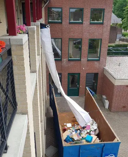 Afvalcontainer/bigbag gezocht met een stortslurf/stortkoker.