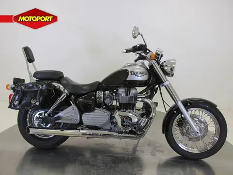 Triumph BONNEVILLE AMERICA (bj 2002)