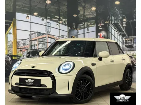 MINI 1.5 CHILLI AUT LEDER HARM KARDON FACELIFT zeer luxe uitvoering