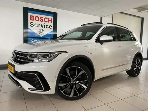 Volkswagen Tiguan 1.4 TSI eHybrid R-Line Business+ Panoramadak / Trekhaak / Apple carplay /android