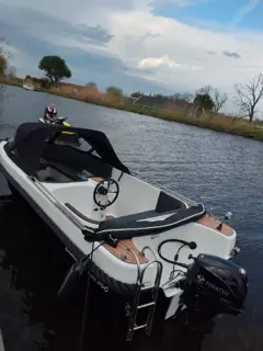 5m Sloep met gebruikte 9,9 Yamaha motor