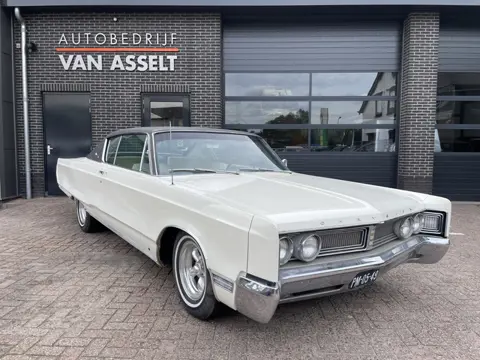 Chrysler Newport 6.2 V8 (bj 1967, automaat)