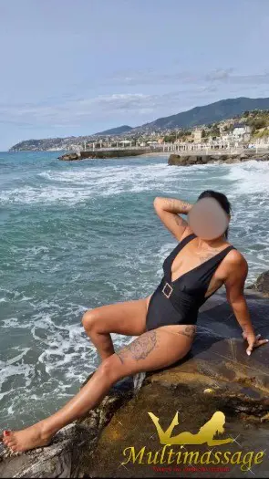 Super natte Bella wilt lekker hard genomen worden