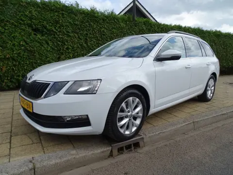 SKODA OCTAVIA 1.0 TSI BNS EDITION-Clima-Media app-Blth-Trkh-Cruise-Verw stl