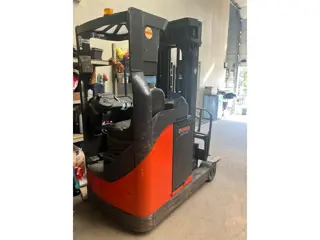 Linde smalle reachtruck
