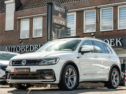 Volkswagen Tiguan 1.5 TSI ACT Highline Business R-Line PANO VIRTUAL DASH LED 19 INCH DAB