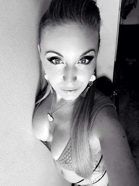 Yorinbabe (45) #Rotterdam, NL hallo ik ben een lieve blonde kanjer,