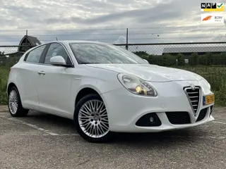 Alfa Romeo Giulietta 1.4 T Distinctive 170PK! Super netjes!