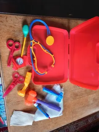 Dokterssetje, voor de kleine , poppendokter!