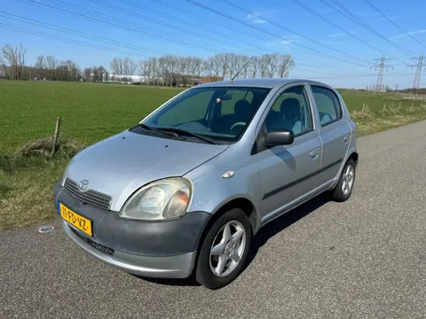 Toyota Yaris 1.3-16V VVT-i Luna (bj 2000)