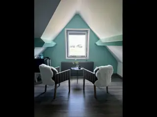 Het vissersdorp ligt op loopafstand van deze gezellige kamer