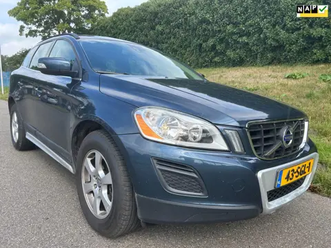 Volvo XC60 2.0 D3 Momentum - Automaat - Navi - Clima - Trekhaak