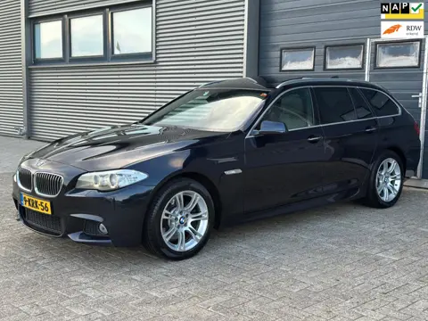 BMW 5-serie Touring 528i COMPLEET M PAKKET - PANO - NWE APK!!