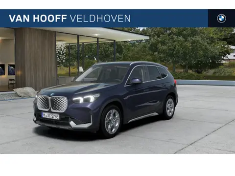 BMW iX1 eDrive20 / Trekhaak / Achteruitrijcamera / Comfort Access / Adaptieve LED / Stoelverwarming