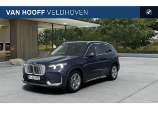 BMW iX1 eDrive20 / Trekhaak / Achteruitrijcamera / Comfort Access / Adaptieve LED / Stoelverwarming