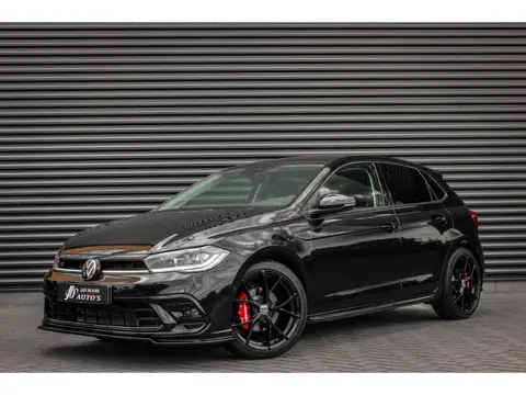 Volkswagen Polo 1.0 TSI 110PK DSG R-LINE / FULL BLACK / VERLAGINGSVEREN / APPLE CARPLAY / LED KOPLAM