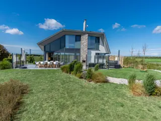 Luxe duurzame villa met sauna midden in natuurgebied Waalenburg