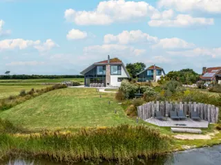 Luxe duurzame villa met sauna midden in natuurgebied Waalenburg