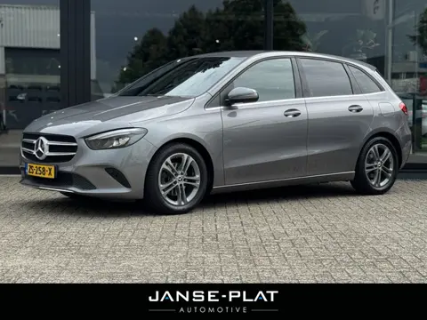 Mercedes-Benz B-Klasse 180 AUT Business Solution | Camera | Elektrische achterklep | NL-AUTO