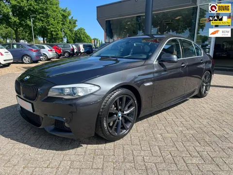 BMW 5-serie 535d Upgrade Edition, Automaat, Navi-pro, trekhaak, Opendak, Leer, M-Pakket, active stee