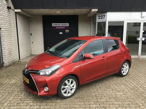 Toyota Yaris 1.5 Full Hybrid Dynamic / FACELIFT / APK 2027 !!! / CAMERA / CLIMA ACC / DEALER OH