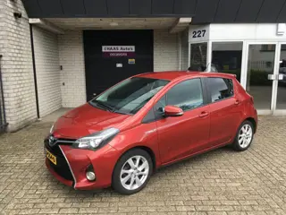 Toyota Yaris 1.5 Full Hybrid Dynamic / FACELIFT / APK 2027 !!! / CAMERA / CLIMA ACC / DEALER OH